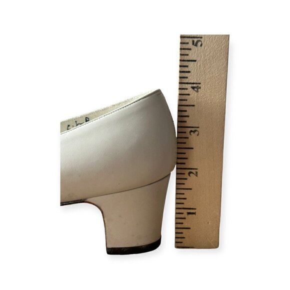 Vintage Palter DeLiso Mod Cream Leather Pumps with Buckle, Size 6 1/2B - Picture 12 of 13